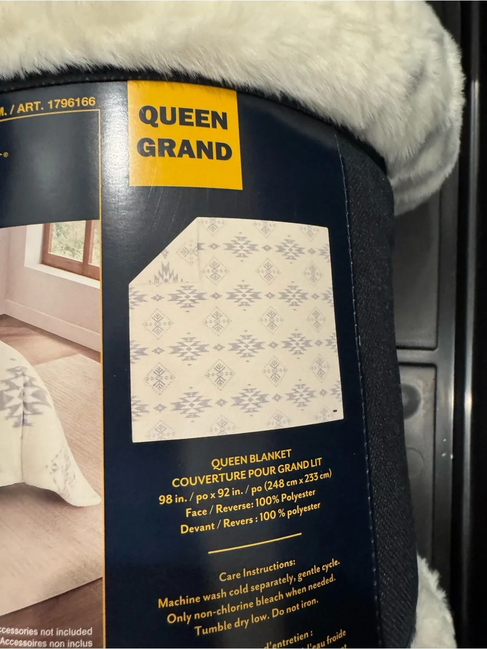 Pendleton Faux Fur Throw Blanket in White and Gray Queen size/NEW